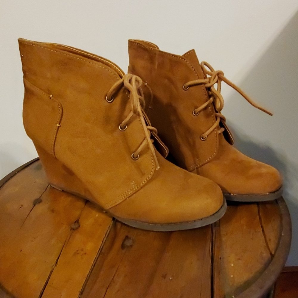 NEW!So Authentic American Heritage shoe. Size 7.5